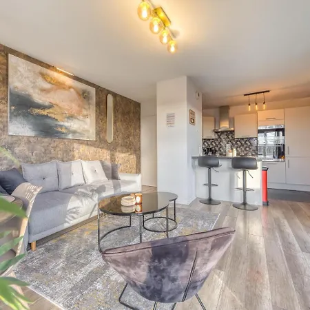 Skylounge- 8pers -families - Pros -terrace- Bbq -parking- Wifi Apartment *